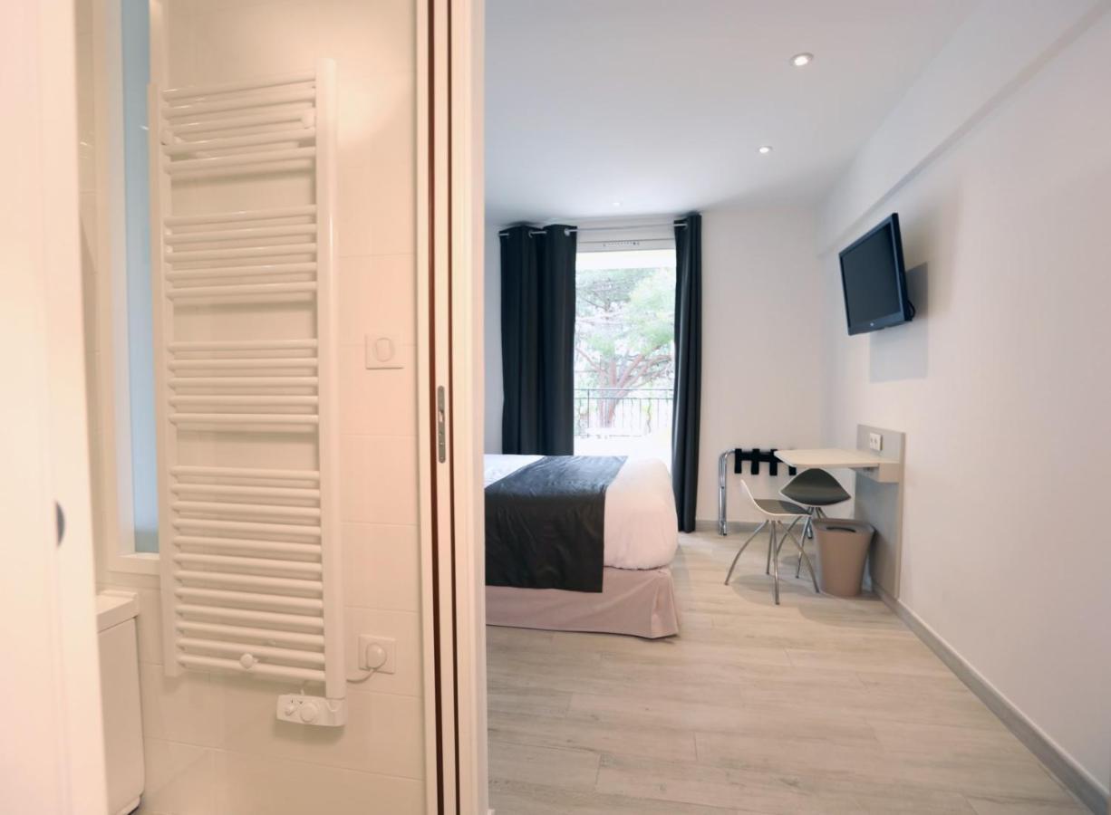 Hotel De La Plage - Hdlp Bormes-les-Mimosas Bagian luar foto