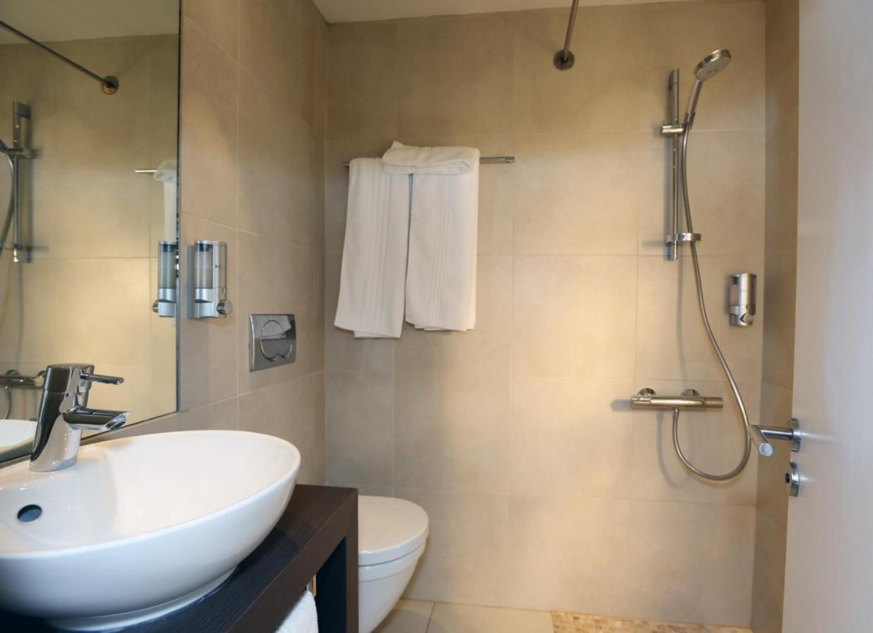 Hotel De La Plage - Hdlp Bormes-les-Mimosas Bagian luar foto