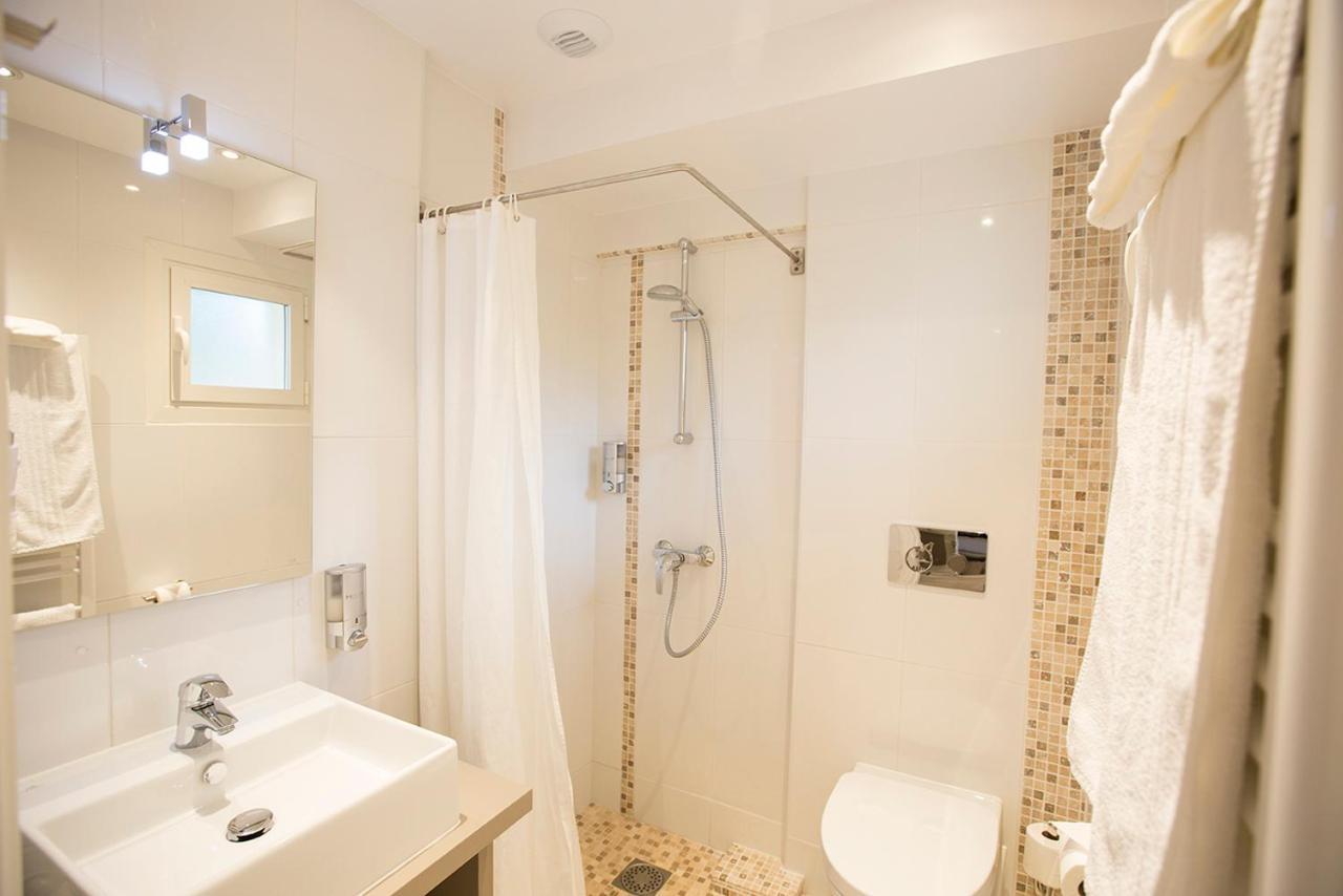 Hotel De La Plage - Hdlp Bormes-les-Mimosas Bagian luar foto