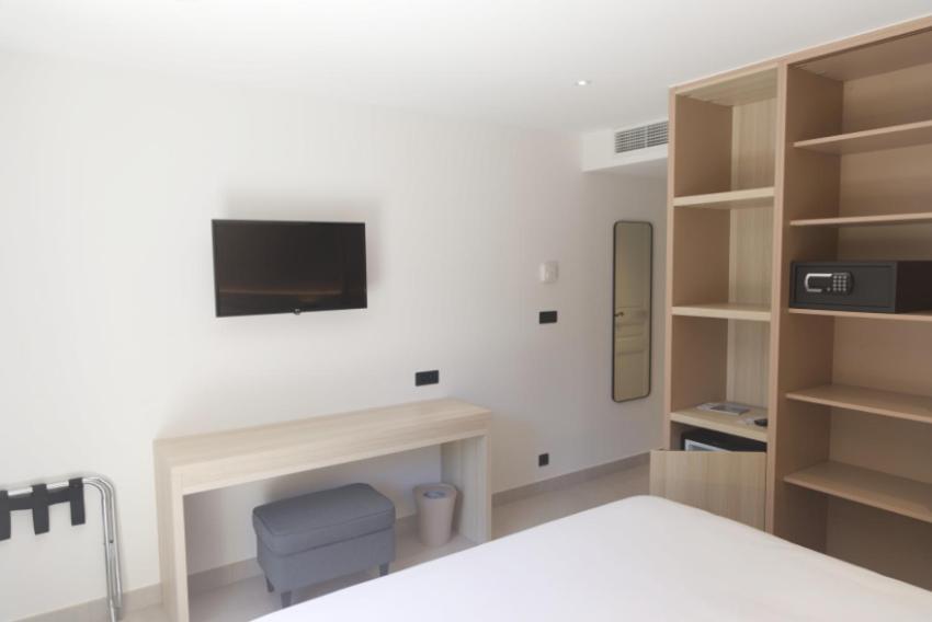 Hotel De La Plage - Hdlp Bormes-les-Mimosas Bagian luar foto