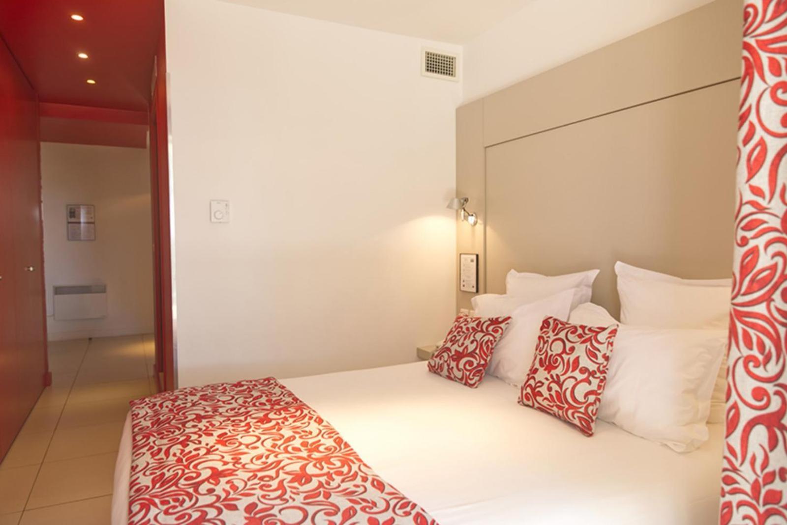 Hotel De La Plage - Hdlp Bormes-les-Mimosas Bagian luar foto