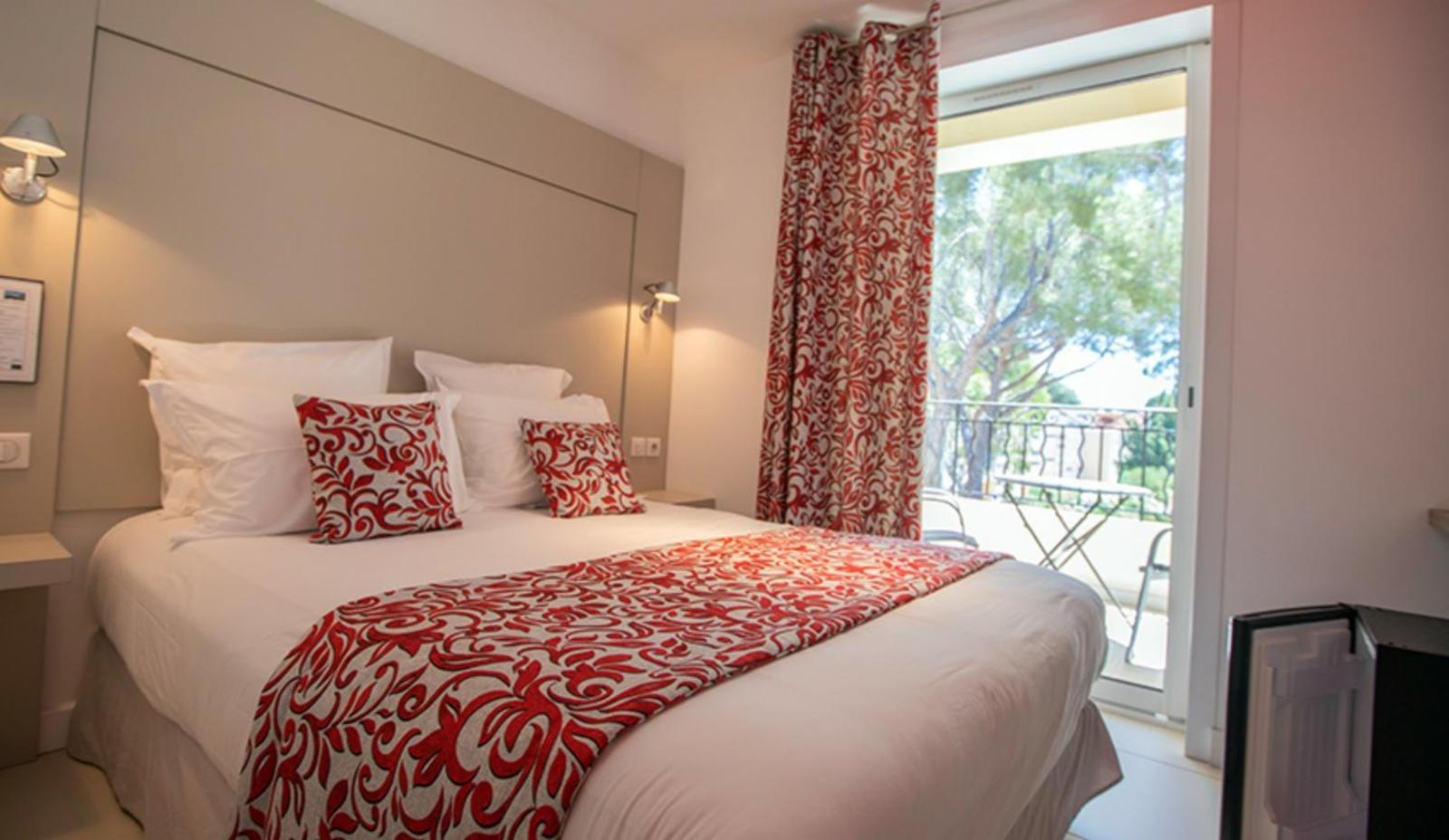Hotel De La Plage - Hdlp Bormes-les-Mimosas Bagian luar foto
